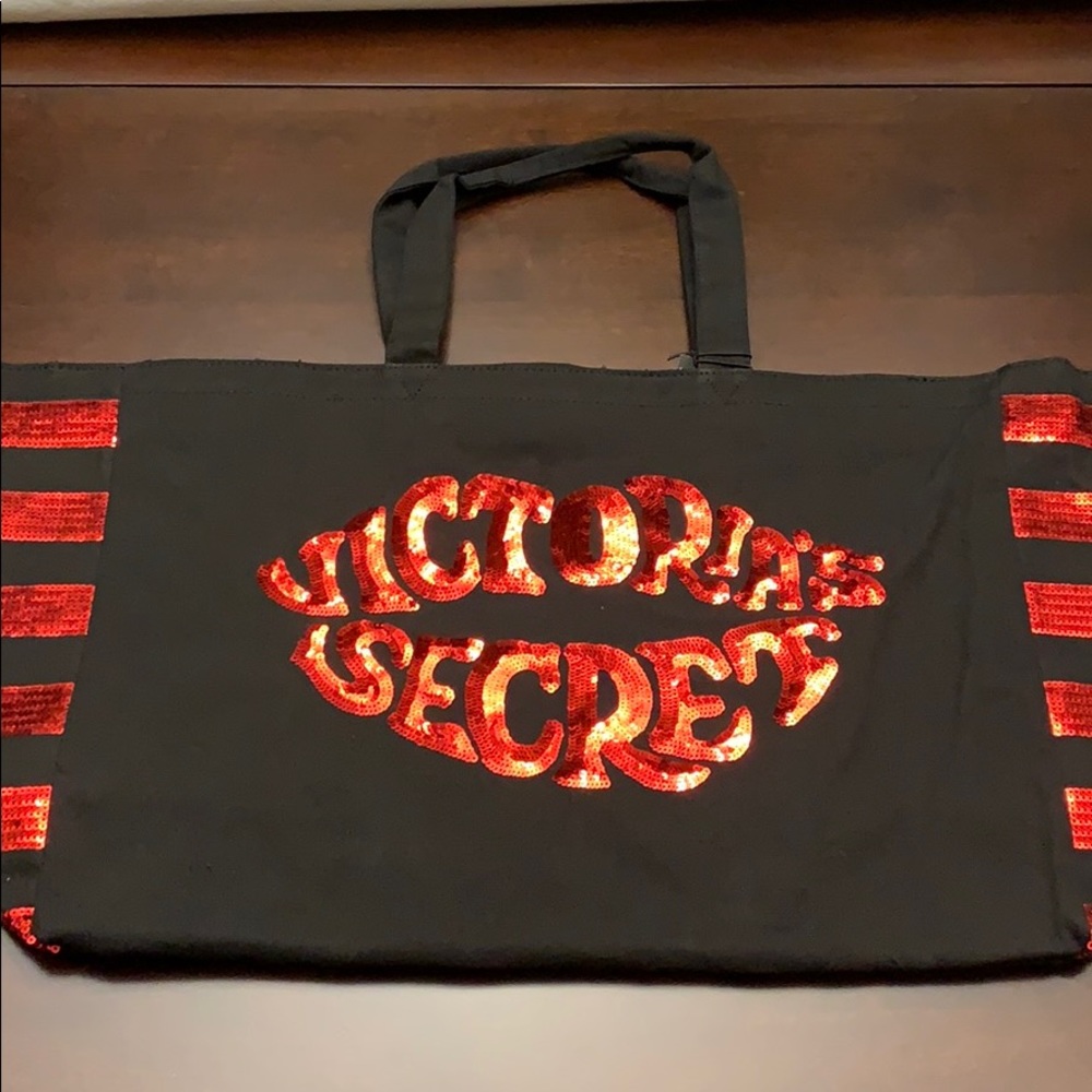Victoria’s Secret bag 🌹